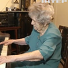 Довгожителька з Польщі вражає грою на фортепіано