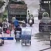 У Китаї вантажівка провалилася під землю (відео)