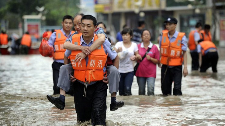Китай накрыло масштабное наводнение \ фото: 112 Украина