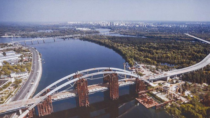В Киеве из-за строительства моста переселят людей Фото: Униан