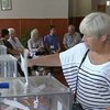 У Дніпрі біля виборчої дільниці торгували "продуктами за копійки"
