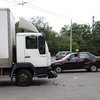 В Днепре столкнулись грузовик и учебная Lada, есть пострадавшие 