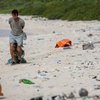 Горы хлама: океанское течение утопило коралловый остров в мусоре
