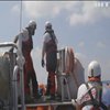 Десятки біженців переправлялися надувним човном у Середземному морі