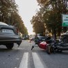 В Днепре Daewoo "влетел" в мотоцикл, есть пострадавшие (видео)