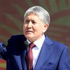 Ситуация обостренная, стреляют хаотично: дом экс-президента Киргизии штурмуют (видео)
