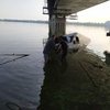 В Днепре автомобиль скатился в реку (видео)