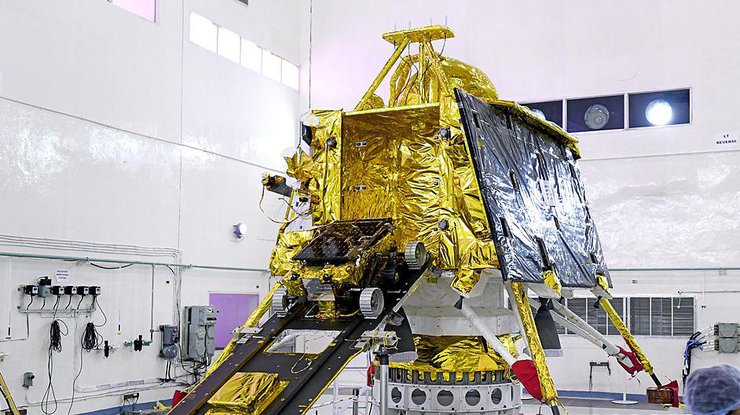 Посадочный модуль с луноходом. Фото Indian Space Research Organisation