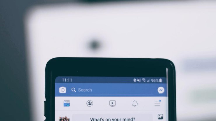 Facebook начнет борьбу с суицидами