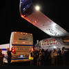 Самолет Трюдо столкнулся с автобусом в аэропорту