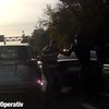 Сдали нервы: водители устроили жуткую драку на трассе (видео)