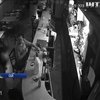Відвідувач бару проігнорував злодія і зберіг свої гроші (відео)