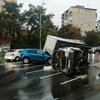 В Киеве грузовик "влетел" в пожарную машину и перевернулся