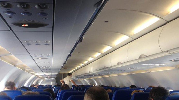 Пасажирка застряла в туалете самолета / Фото: riafan