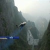 Французькі каскадери пролетіли на реактивних двигунах через печеру у Китаї