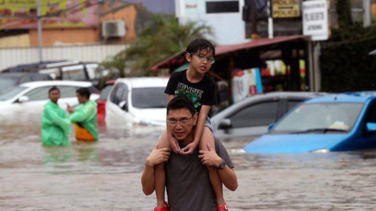 Фото: наводнения в Индонезии / twitter.com/ajplus