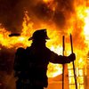 Огонь и столбы дыма: в Киеве горит мебельный магазин (видео)