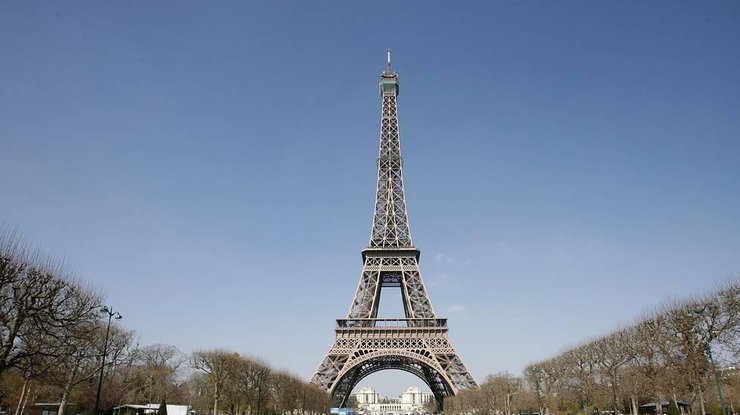 Фото: Эйфелева башня / ТАСС