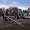 Железобетонная опора упала на троллейбус с пассажирами (фото)