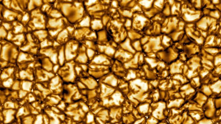 Раскаленная поверхность Солнца напоминает золотую гречку в кастрюле. Фото NSO, NSF, AURA