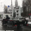 В Киеве на дорогах появились новые эвакуаторы (видео)
