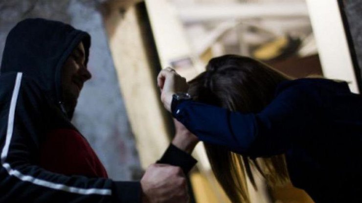 Двое мужчин напали на девушку/ Фото: novosti-saratova.ru