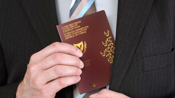 Кипр с 1 ноября отменит программу "золотых паспортов"
