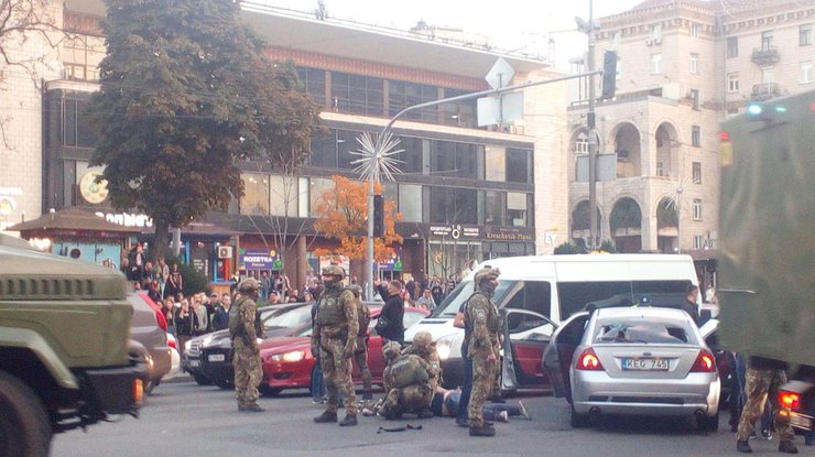 В центре Киева спецназ задержал разбойников, которые грабили валютчиков