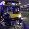 На Выдубичах автобус снес палатку, пострадали люди (видео)