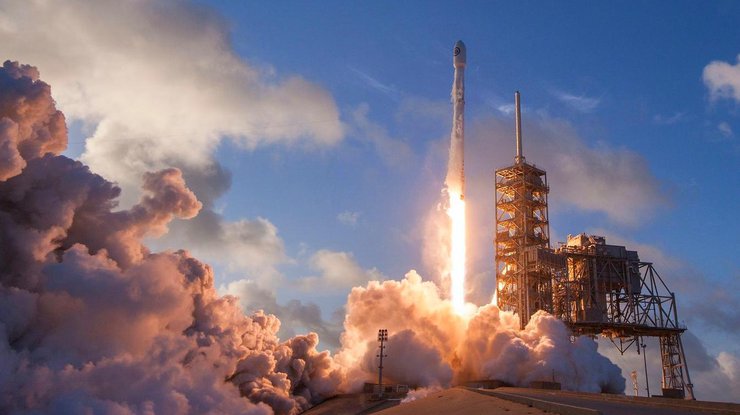 Ракета-носитель Falcon 9 успешно отправилась в космос
