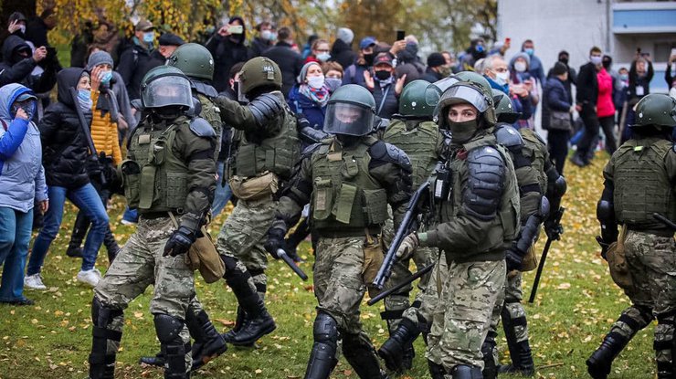 Силовики стреляли и били людей на акции протеста в Минске/Фото: tut.by