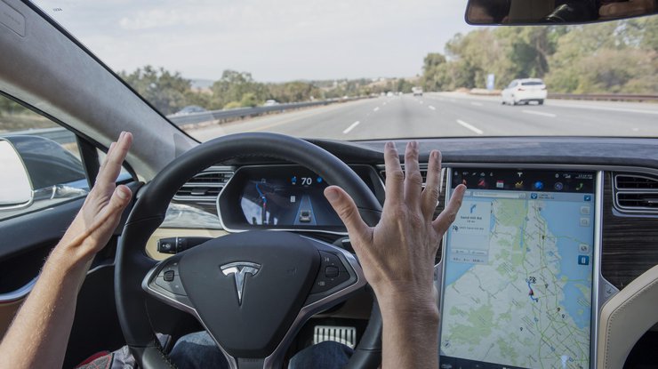Автопилот Tesla/ фото: Bloomberg