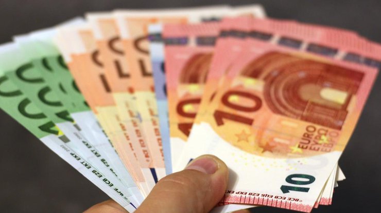 Курс евро в продаже снизился на 10 копеек