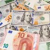 Обвал рубля: в России стремительно дорожает доллар и евро