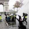 В Париже жестко разогнали активистов: десятки задержанных 