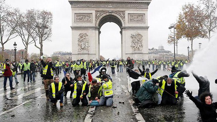 В Париже прошла акция протеста/фото: z.ru