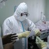 Коронавирус массово "укладывает" украинцев на больничные койки
