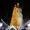 В Киеве возводят главный символ Нового года (фото)