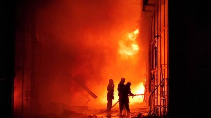 Пожар на рынке "Барабашево"/фото: dsns.gov.ua