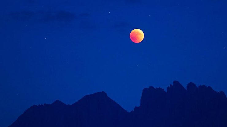 Фото: лунное затмение