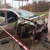 В Харькове авто влетело в остановку, есть пострадавшие