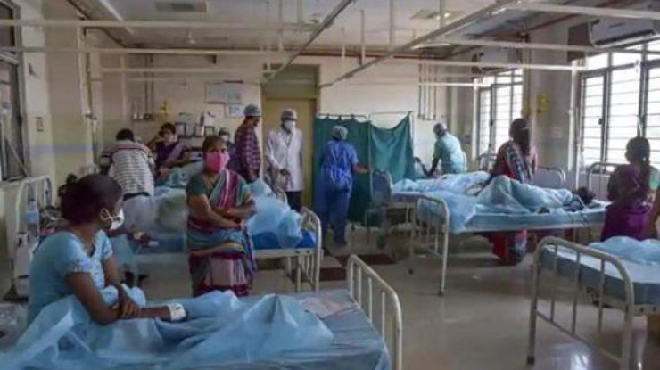 Пациенты в индийской больнице/фото: hindustantimes