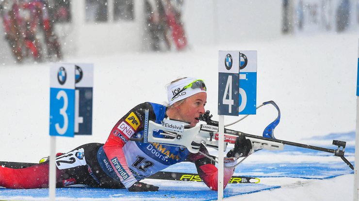 В женской эстафете победила сборная Норвегии, а в мужской гонке преследования победил француз Кентен Фийон-Майе