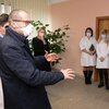 Руководство ВОЗ посетило украинских "воинов" с коронавирусом