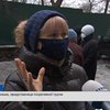 У Києві будівельний конфлікт: чому жителі заблокували проїзд техніки?