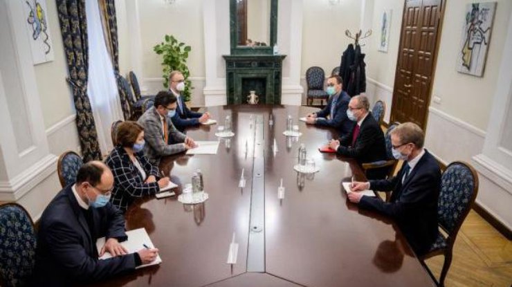 Фото: встреча представителей МИД и ВОЗ / mfa.gov.ua