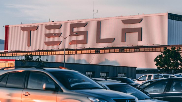 В планах Tesla возобновить производство 11 января 2021 года