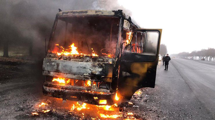 Во время движения загорелся автобус с пассажирами/фото: dsns.gov.ua