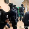 Выбивали долги и "крышевали" наркоторговлю: в Днепре задержали крупную банду (фото, видео)