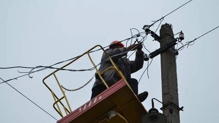 Над восстановлением работают аварийные бригады/ фото: kp.ru